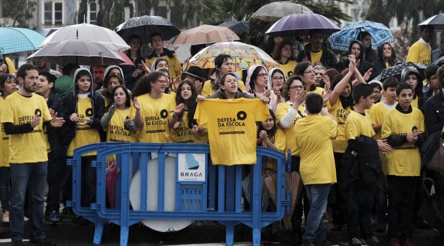 Manifestação de escolas com contrato de associação